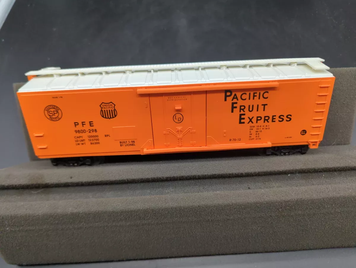 Lionel 6-17315 9800-298 Pacific Fruit Express reefer PFEO SCALE Like New Damaged Box